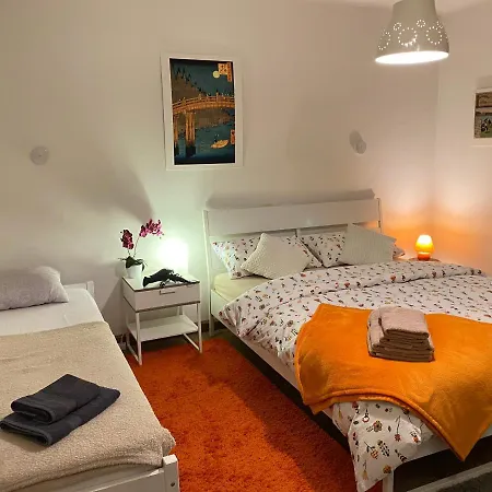 Megapolis Vendégház *